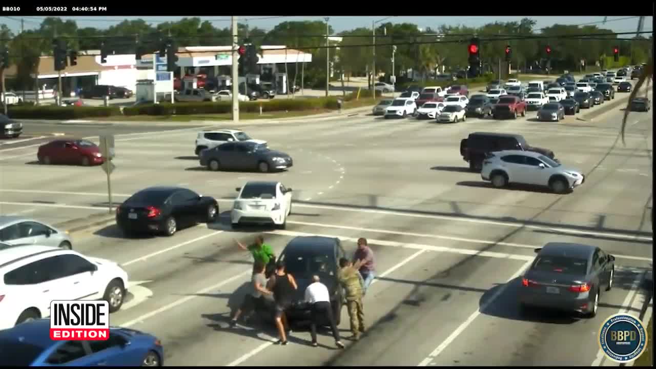 Strangers Band Together to Help Save Unconscious Driver_1