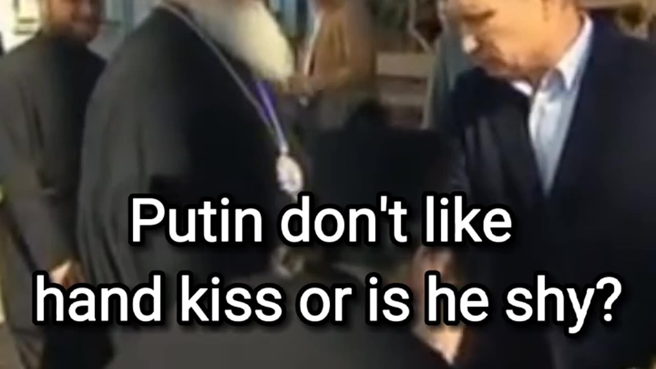 Putin dont like handkiss or is he shy?