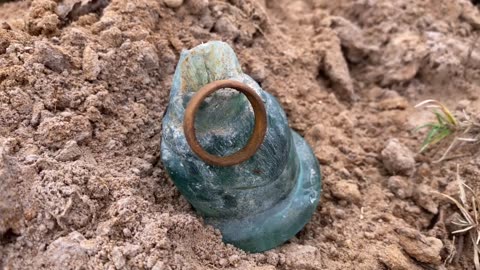 Metal Detecting Bottles & A Wedding Ring With Minelab