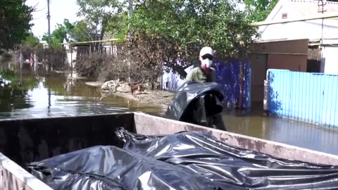 Emergency services retrieve bodies near Kherson