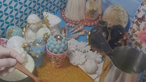 Learning how to make decorative candles