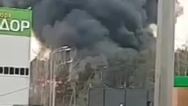 The oil plant is on fire in Kyiv.