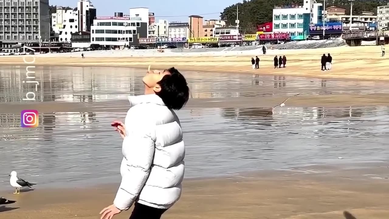 The run away at the end 😂😂😂 #funny #viral #shorts #funnyvideos #trustedhumor
