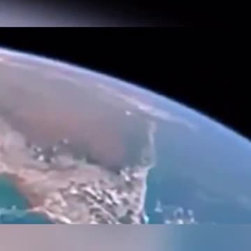 UAP / UFO skimming Earths Atmosphere