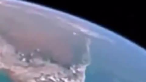 UAP / UFO skimming Earths Atmosphere