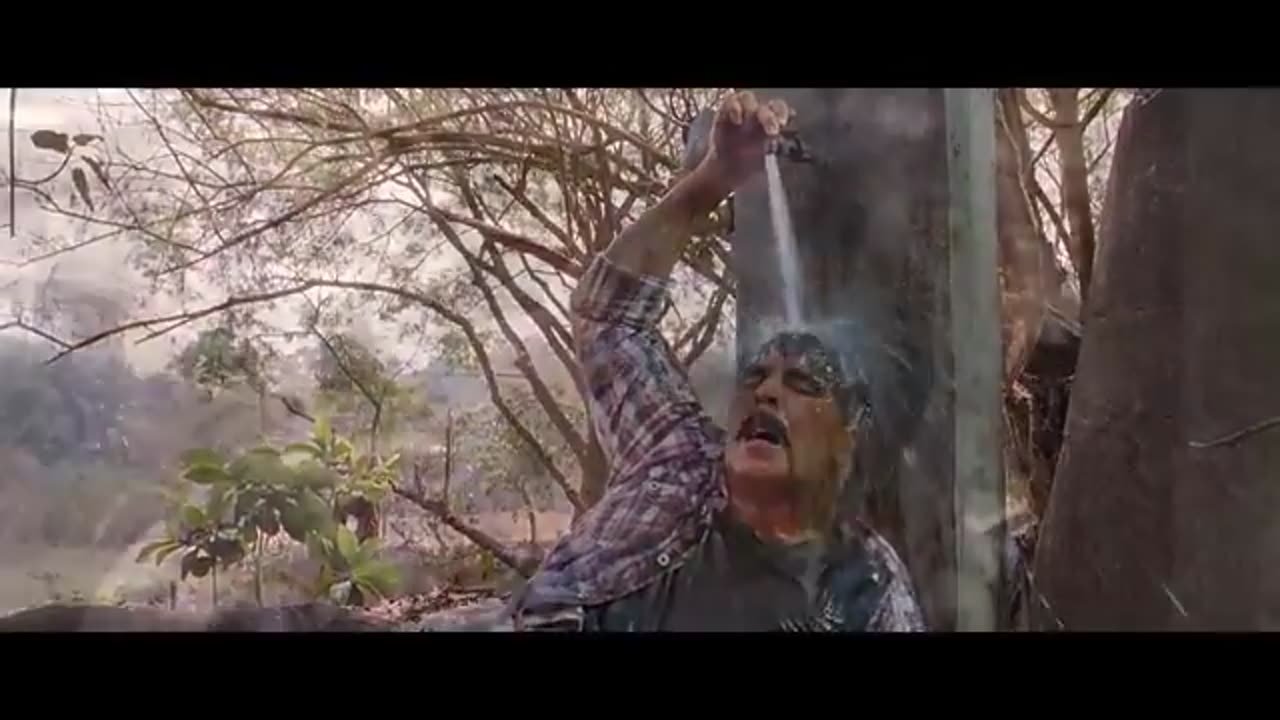 आज पता चला TV पे चिल्ला चिल्ला के हेलमेट पहनने को क्यू कहते है | Akshay Kumar Action & Comedy Scene