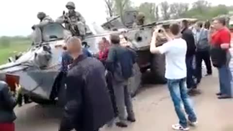 Avdijevka - zablokování ukrajinské armádní kolony 2. května v roce 2014