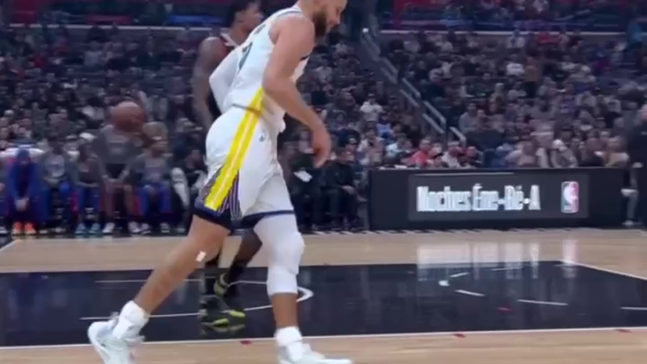 Stephen Curry on a heater is still the best show in sports, but Warriors' road woes continue