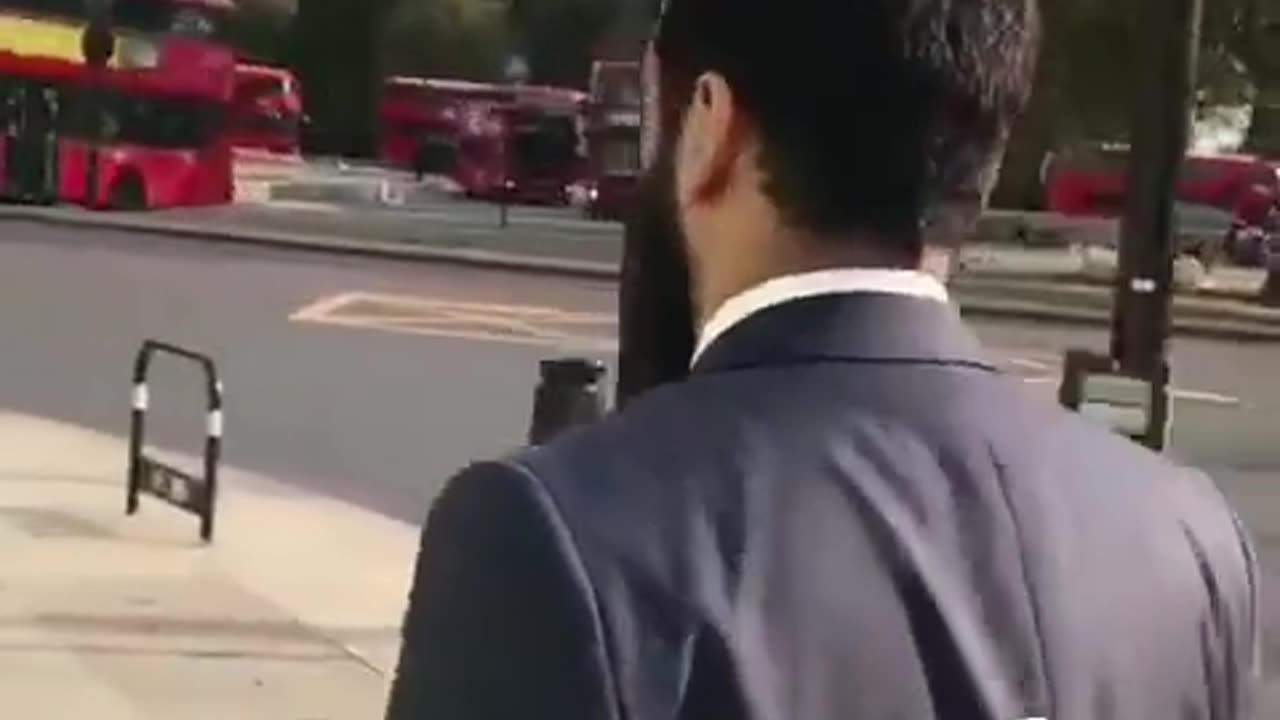 Pmln worker on the streets of london