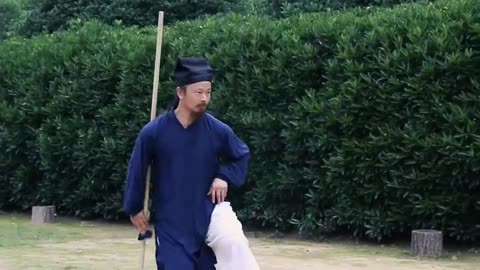 Master Chen Shixing's Wudang cudgel technique is not drunk, and the stick sweeps a large area