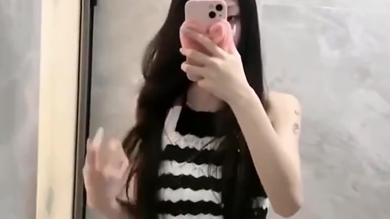 Send it to your good friend to see the charming and sexy goddess
