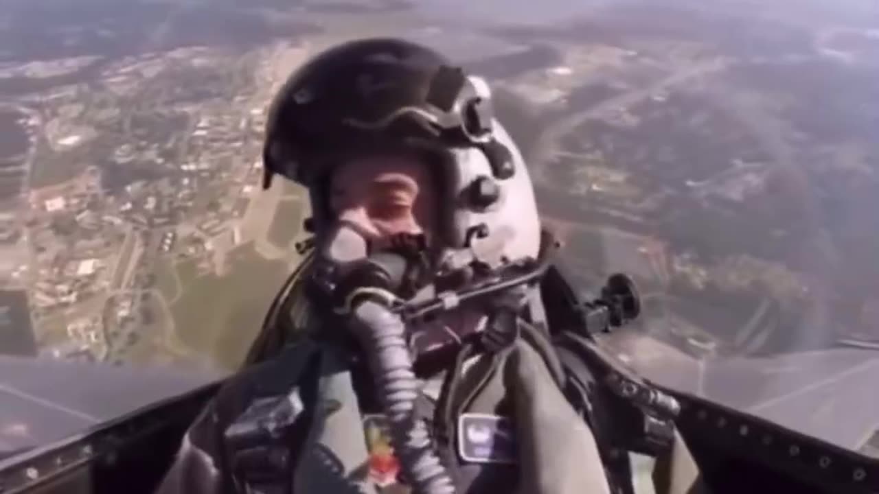 ON 6-25-20 VINCENT KENNEDY SHARES THIS VIDEO OF 🇺🇸JFK JR FLYING A FIGHTER JET WEARING A U.S. AIR FORCE COMBAT COMMAND INSIGNIA