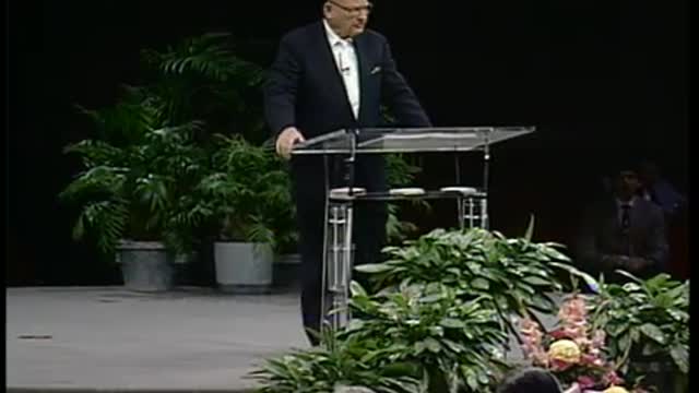 Gifts & Ministries of the Holy Spirit 25 The Gifts of Healing Dr. Lester Sumrall
