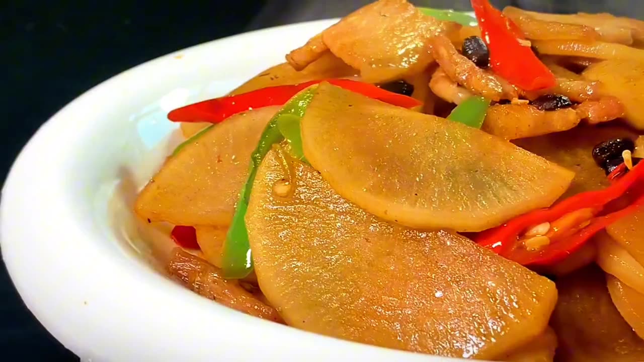 Chinese cuisine recipe, stir fried pork with radish and chili in winter, fresh and delicious