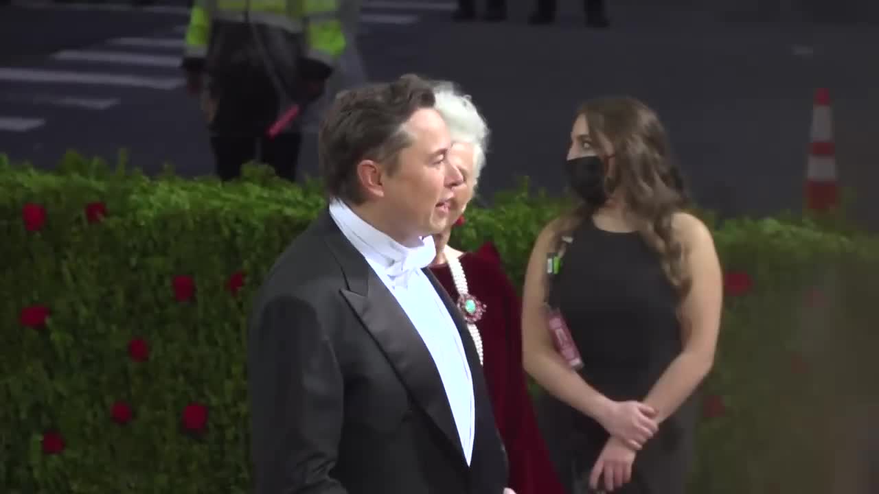 Elon musk with his mom on the red carpet
