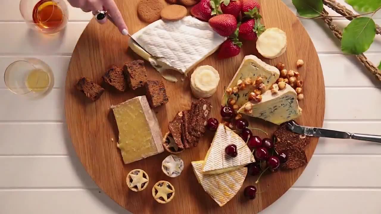 How to make a Festive Cheese Board