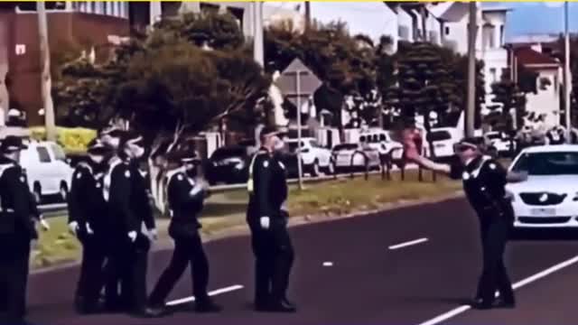 Australian police have trouble forming a line