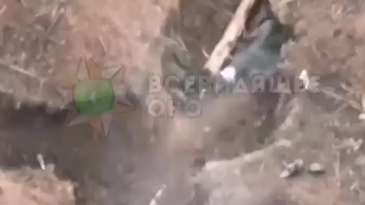 🙏 This is what a close 2x2 trench battle looks like in the Zaporizhzhia direction.
