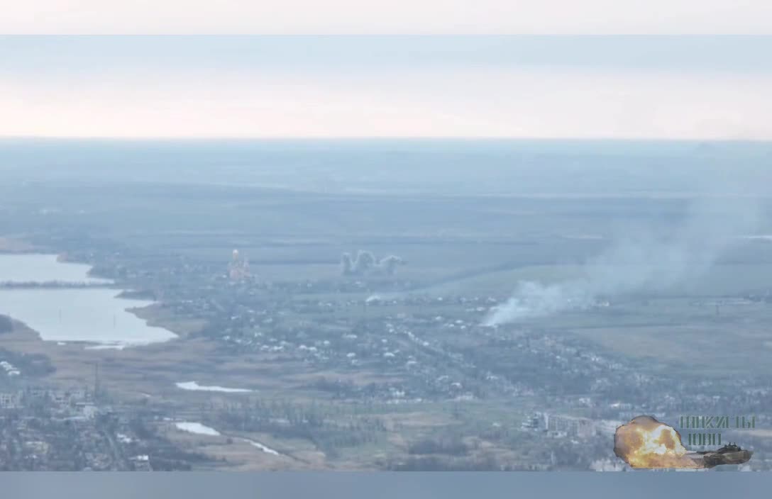 A pair of Su-25 VKS of the Russian Federation are working in the Maryinka area