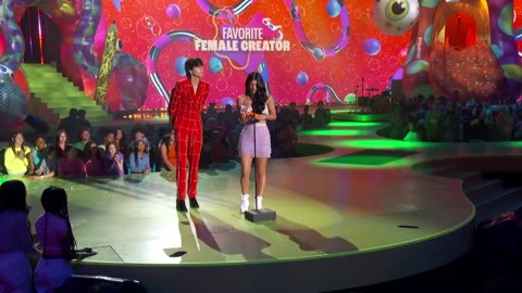 Who won the favourite female creator award in 20 ts