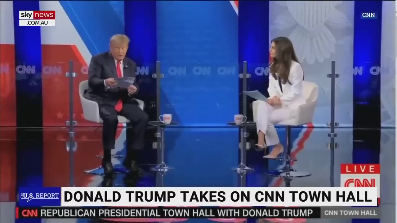 CNN' kaitain collins raceive praise From trump town hall