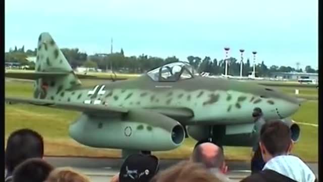 Messerschmitt Me 262 "Schwalbe" - First Flight Over Berlin after 61 Years, Historical Footage!