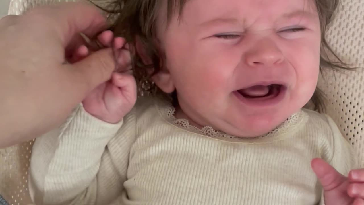 Baby Pulls Her Own Hair