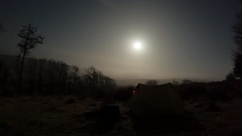 Nightlapse of the moon and tent