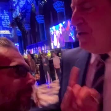 Artist Scott Lobaido greets former NYC Mayor Bill De Blasio (Explicit Language)