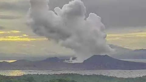 Volcanic Smog Alert: Taal Volcano's Emissions Cause Class Suspensions