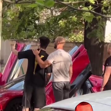 Andrew Tate taking pictures with fans ❤️