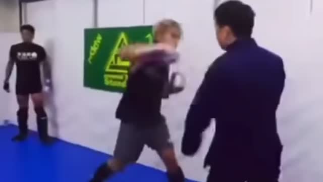 Kung-fu legend Vs MMW fighter