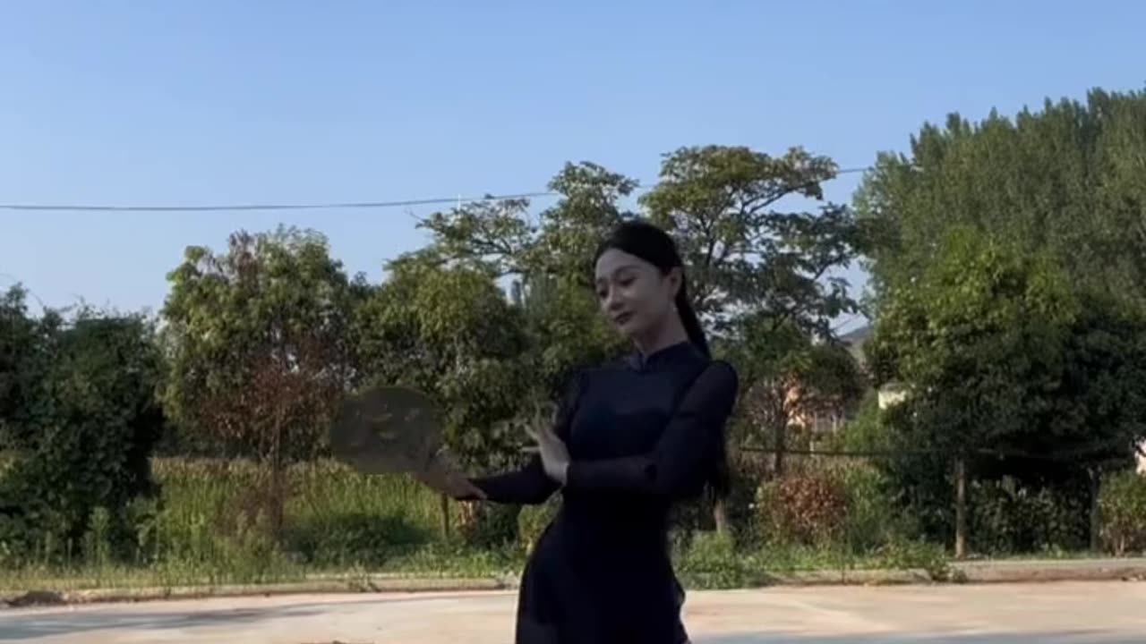 Chinese girl dance