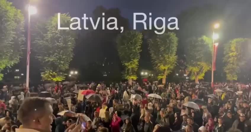 Latvia: Vaccine Mandate/Passport Protests in Riga