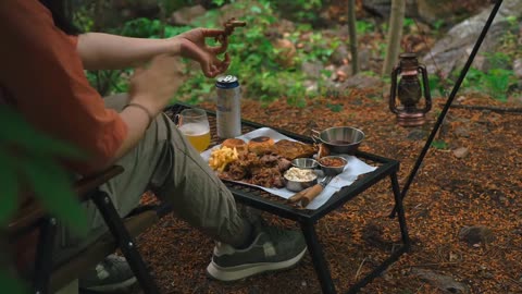 Camping in the outdoor camp in the forest. In case of light rain, enjoy the camping time alone