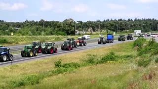 Dutch farmers block highway amid nationwide protests