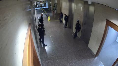 8003FCOB01ElevatorLobby_2021-01-06_22h20min01s397ms.mp4
