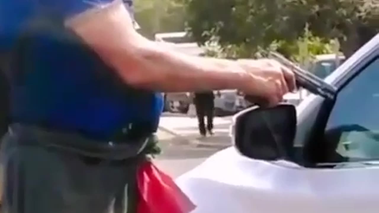 Aint No Way Homeless Man Holds A Driver At Gunpoint And Demands