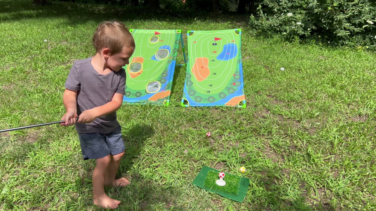 Golf Bucket Game Mat Chipping Net Game Set, Portable Golf Accessories Cornhole Game for Backyard