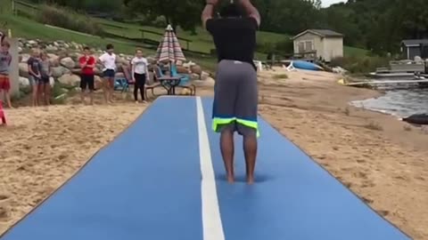 Easy for this guy 😮 (aaronmichael0514IG) #tumbling #beachtraining #nodaysoff