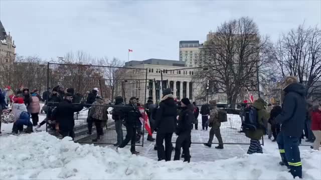 Canadian War Veterans remove fence around Ottawa War Monument