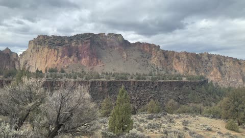 Central Oregon – Smith Rock State Park – Scenic High Desert Perspective – 4K