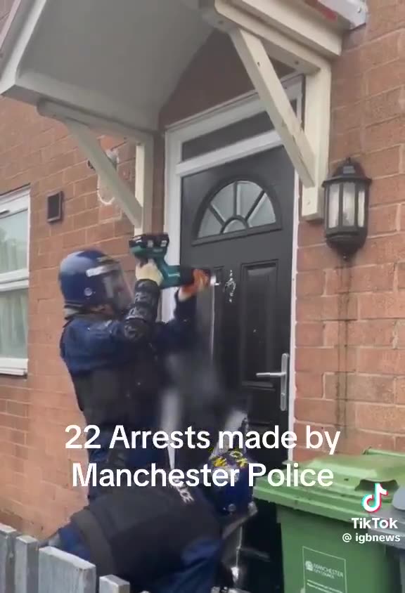 🤔🤔 UK authorities begin to arrest citizens for social media posts