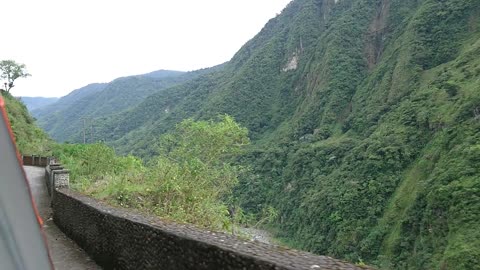 driving jeep banos ecuador adventure