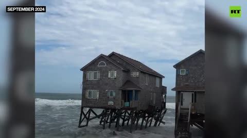 House spectacularly collapses into the sea in North Carolina