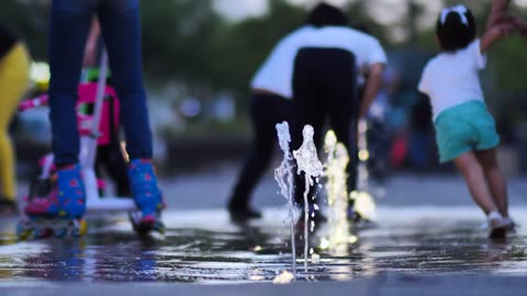 children-playing-with-a-dancing-fountain-3469-medium