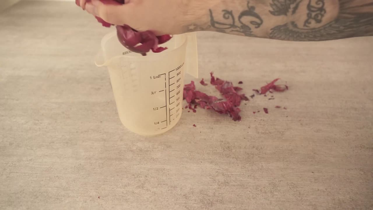 EVERYONE should know THIS Trick with Onion Skins 💥 (surprisingly GENIUS)