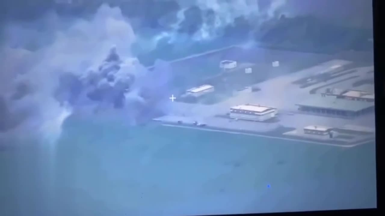 🇷🇺 Su34 bombing its own russian position in Belgorod city 🤣🤣