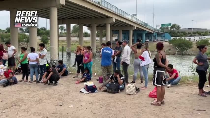 Migrant crossings continue as border crisis rages on in Eagle Pass, Texas