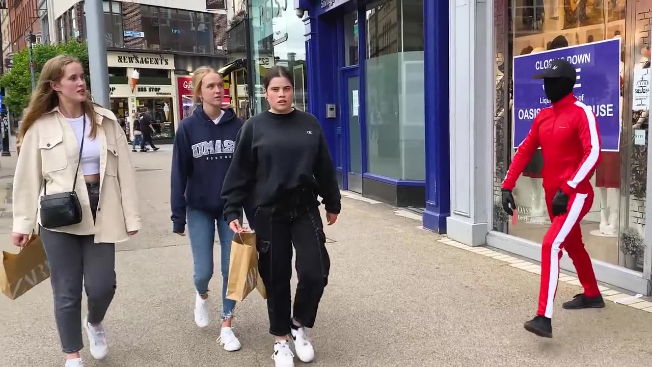 Mannequin Prank was too much for Her: Unbelievable Scream